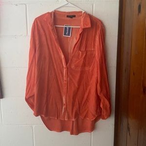 She still got them tags on